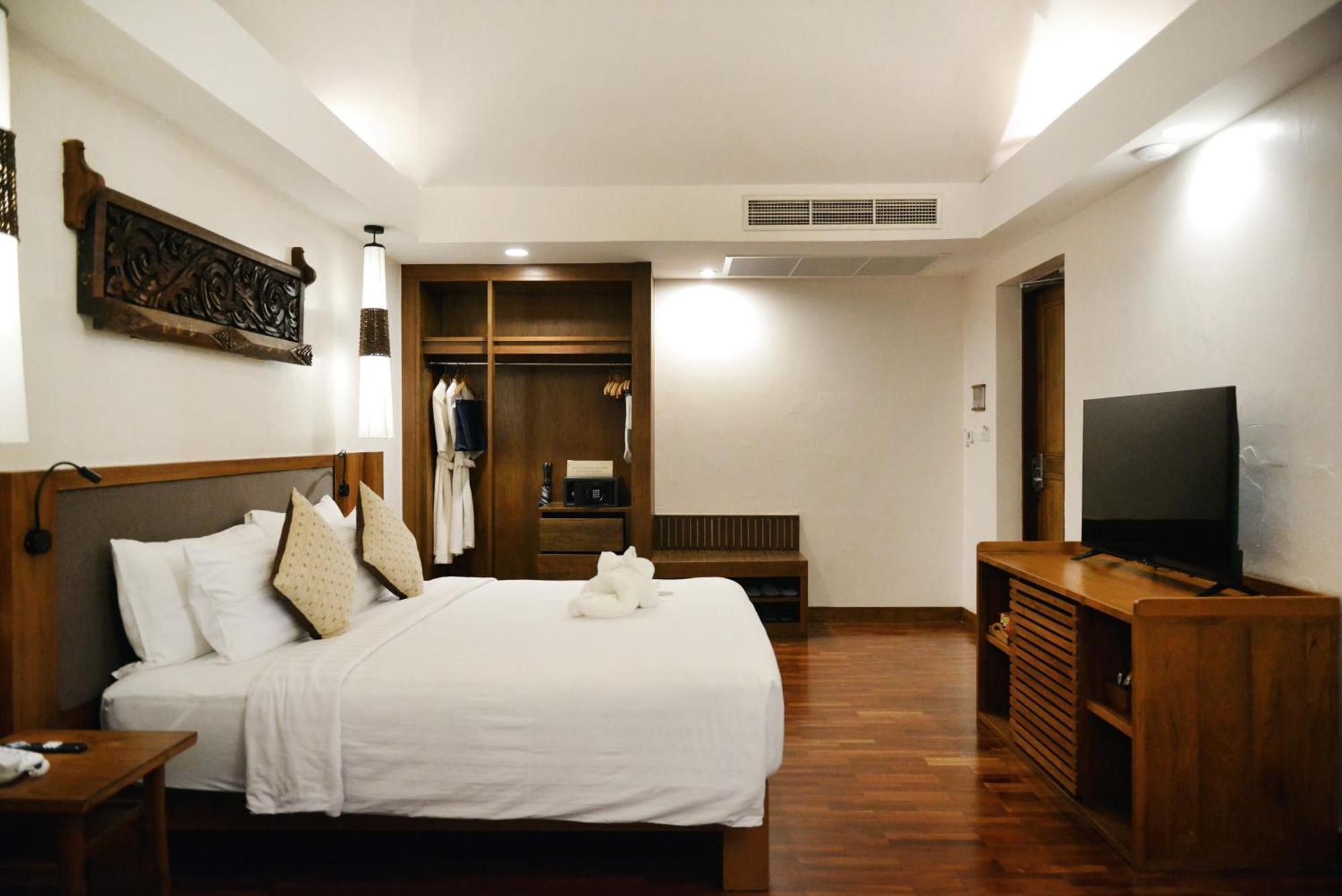 Tropical Room